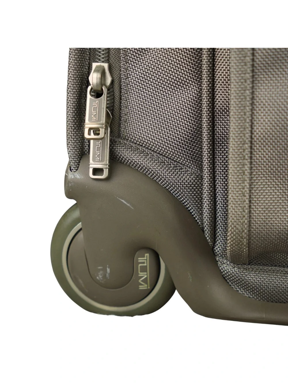 Tumi Alpha Compact 2 Wheel Weekender Carry On Overnight  Duffle 22040S4 Gray